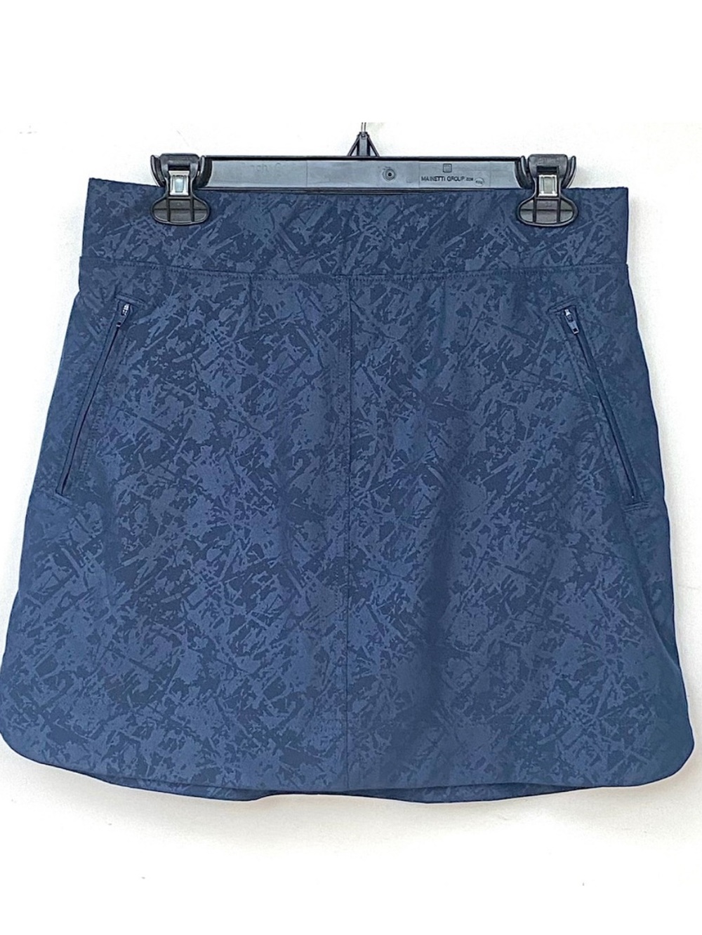 Orvis Navy Skort with Zip Pockets. Sz small. EUC. Price firm unless bundled.